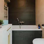 Days - Two-bedroom With Parking Space And 2 Bathrooms In Vinohrady Apartment *