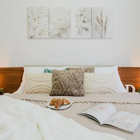 Days - Two-bedroom With Parking Space And 2 Bathrooms In Vinohrady Prague