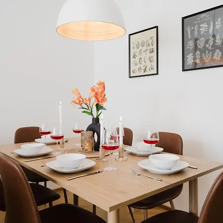 Days - Two-bedroom With Parking Space And 2 Bathrooms In Vinohrady Apartment
