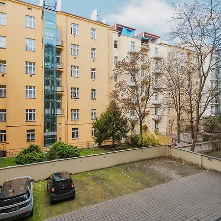 Days - Two-bedroom With Parking Space And 2 Bathrooms In Vinohrady Apartment *