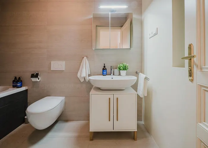 Days - Two-bedroom With Parking Space And 2 Bathrooms In Vinohrady * Praga