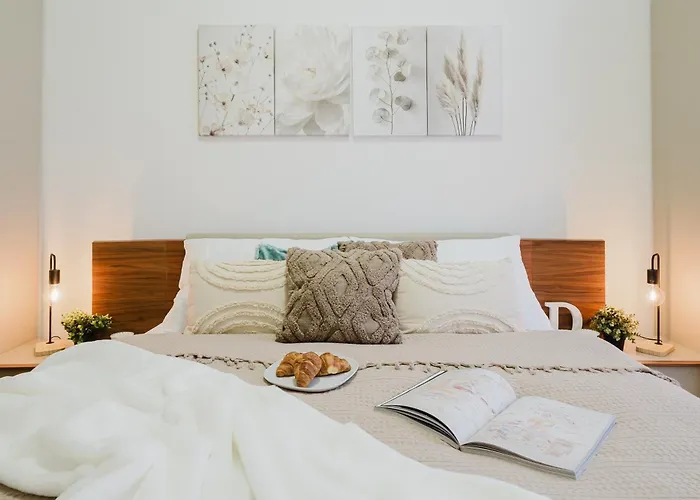 Days - Two-bedroom With Parking Space And 2 Bathrooms In Vinohrady Praga