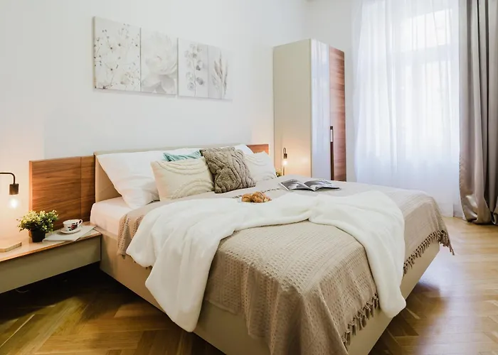 Days - Two-bedroom With Parking Space And 2 Bathrooms In Vinohrady