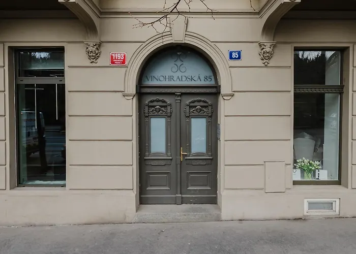 Days - Two-bedroom With Parking Space And 2 Bathrooms In Vinohrady *