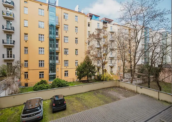 Days - Two-bedroom With Parking Space And 2 Bathrooms In Vinohrady Apartament *