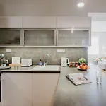 Apartment Days - Two-bedroom With Parking Space And 2 Bathrooms In Vinohrady