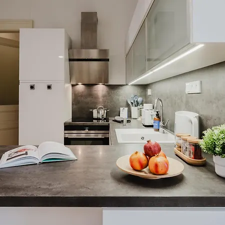 Days - Two-bedroom With Parking Space And 2 Bathrooms In Vinohrady Apartament Praga