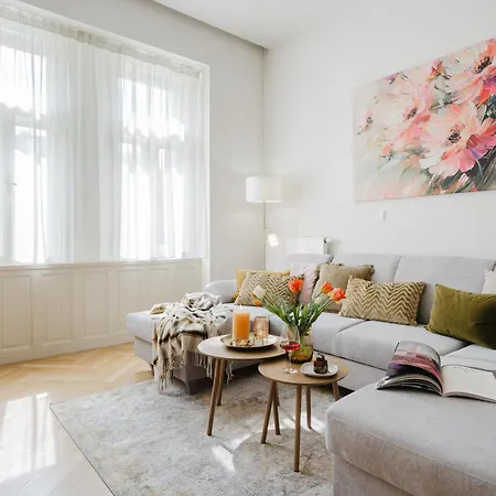 Days - Two-bedroom With Parking Space And 2 Bathrooms In Vinohrady Praga