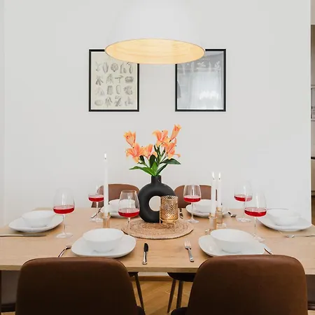 Days - Two-bedroom With Parking Space And 2 Bathrooms In Vinohrady