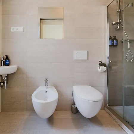 Days - Two-bedroom With Parking Space And 2 Bathrooms In Vinohrady *