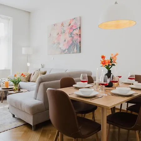 Days - Two-bedroom With Parking Space And 2 Bathrooms In Vinohrady شقة *